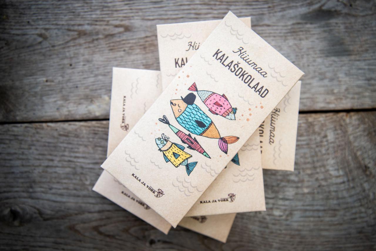 Tume šokolaad säinaga