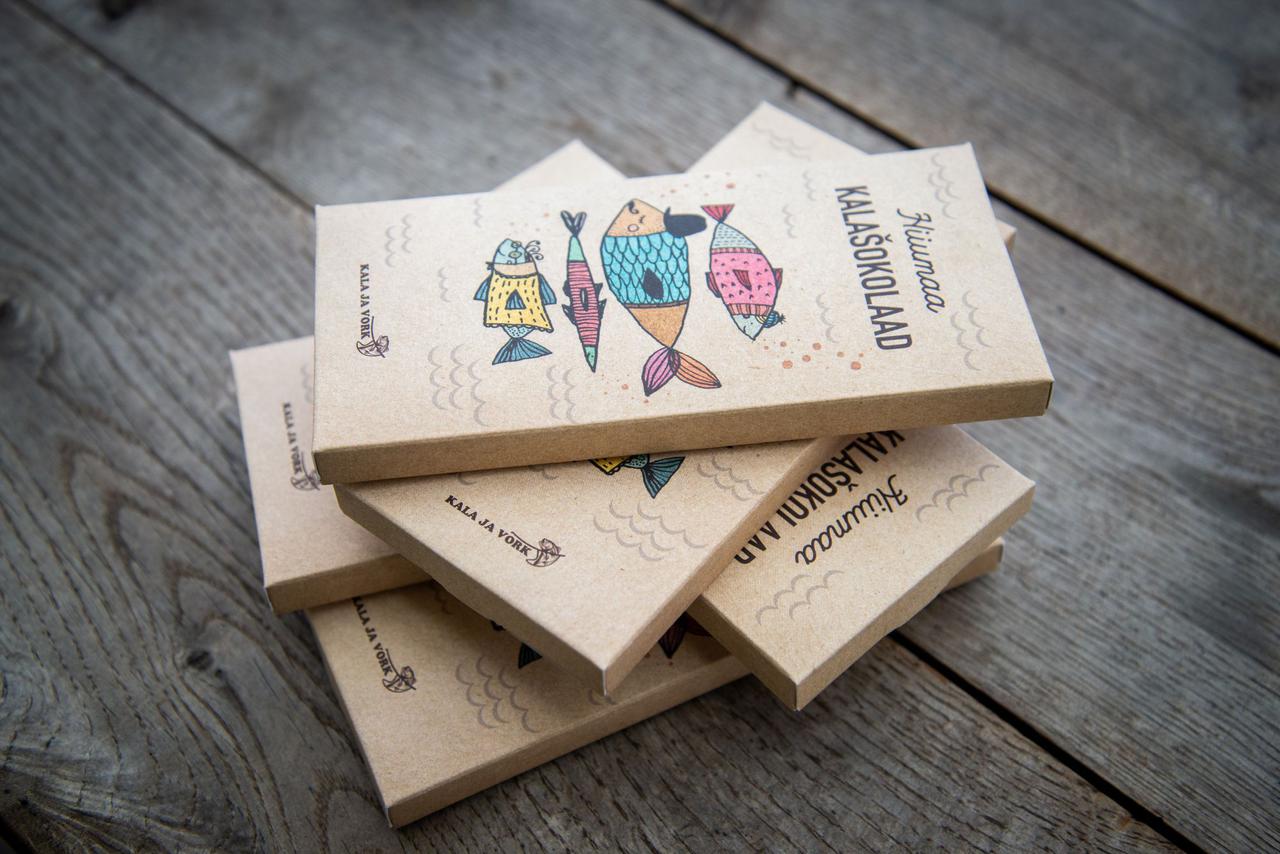 Karamellišokolaad maapähklite ja haugiga